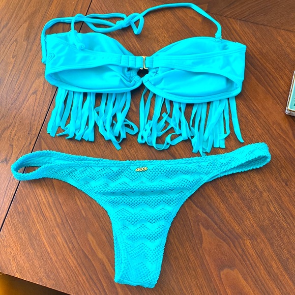 Gorgeous Roxy Bikini,swimsuit, bathing suit, in gorgeous turquoise-ish color - Picture 2 of 3